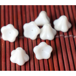 Velké Bílé Neprůhledné Bell Květina české Skleněné Korálky Českého 10mm x 13mm 8ks