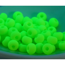 Zploštělé korálky z českého skla kulaté, matné, limetkově zelené, neon UV active velikosti 5 mm x 4 mm 20 kusů