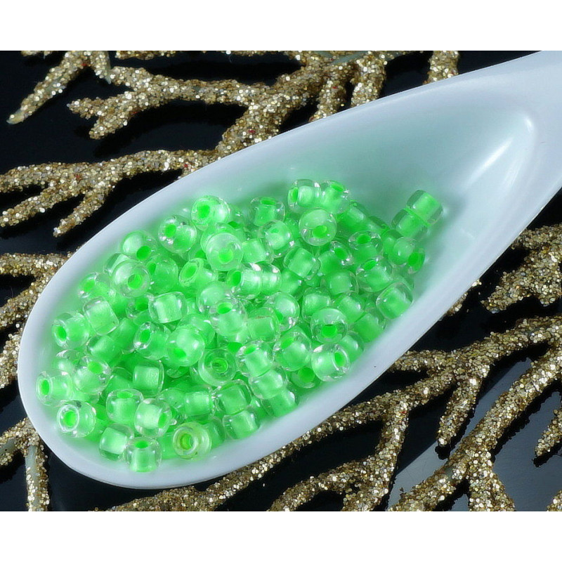 NOVÝ POVRCH 10g UV Aktivní Crystal Neon Green Lined Matubo 8/0 české Sklo Velký Otvor Korálky