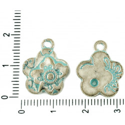 Kovový přívěsek ve tvaru květiny stříbrný starožitný vzhled patina oboustranný, rozměry 15 mm x 18 mm 6 kusů