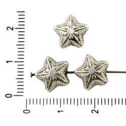 Kovový přívěsek plochý, ve tvaru hvězdičky oboustranný, stříbrný starožitný vzhled rozměry 11 mm x 4 mm 8 kusů