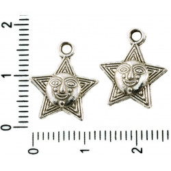 Kovový přívěsek ve tvaru hvězdy starožitný stříbrný vzhled oboustranný, rozměry 13 mm x 16 mm 10 kusů