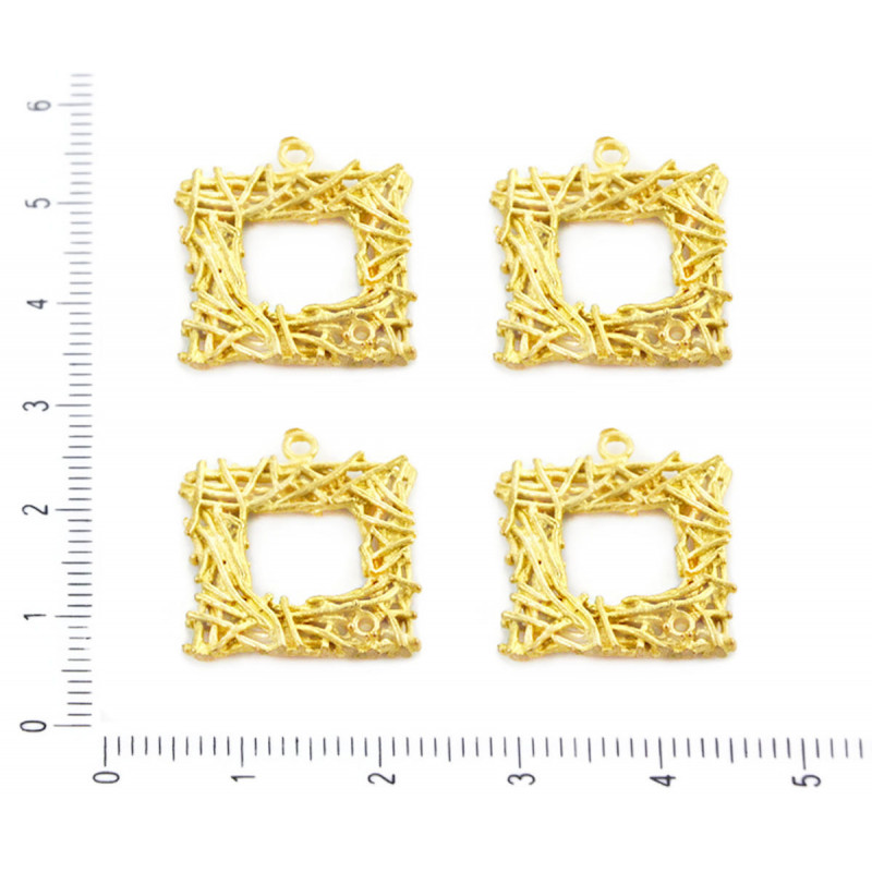 Kovový konektor ve tvaru čtverce z větviček broušený matný zlatý vzhled jižní Korea rozměry 18 mm 2 kusy