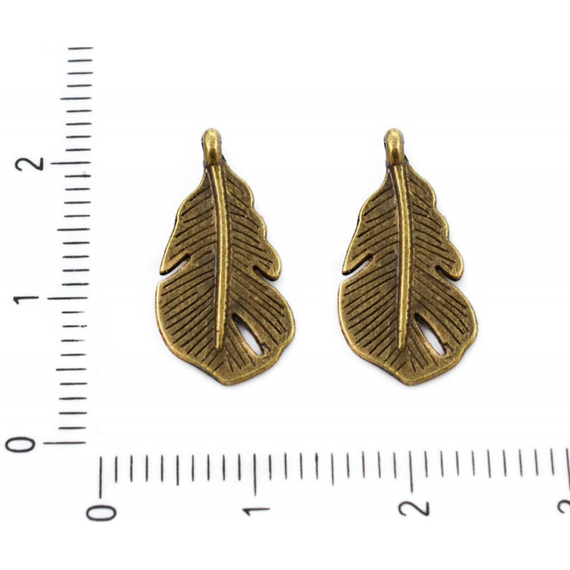 Kovový přívěsek ve tvaru plochého listu bronzový starožitný vzhled rozměry 10 mm x 18 mm očko 1 mm 6 kusů