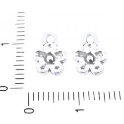 Kovový přívěsek ve tvaru květiny stříbrný starožitný vzhled malá kytička rozměry 10 mm x 8 mm očko 1 mm 12 kusů