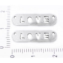 Kovový přívěsek - nápis LOVE stříbrný vzhled konektor se dvěma dírkami rozměry 24 mm x 6 mm očko 1 mm 8 kusů