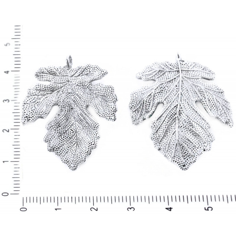 Velký kovový přívěsek ve tvaru javorového listu stříbrný starožitný vzhled rozměry 28 mm x 36 mm dírka 2 mm 2 kusy