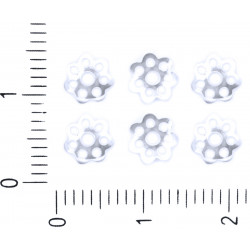 Kovové postříbřené kaplíky na korálky ukončení náramků, řetízků, ve tvaru kytičky filigrán rozměry 6 mm x 1 mm dírka 0, 5 mm