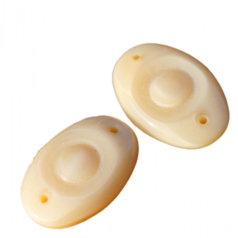 Velké oválné ploché korálky z českého skla neprůhledné, světle hnědé, béžové, se dvěma dírkami rozměry 20 mm x 13 mm 4 kusy
