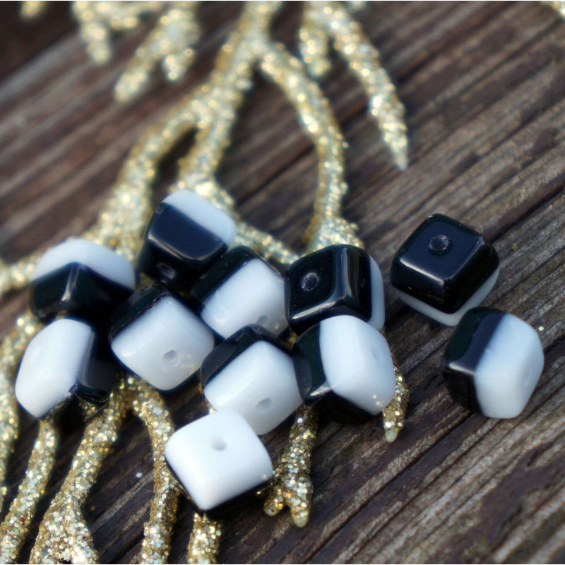 Černá Bílá Skleněná Kostka Korálky české Skleněné Korálky Black Cube Beads White Cube Beads Český Korálky v Černé, Bílé