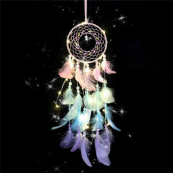 Závěsná dekorace Dream Catcher Vícebarevná peří LED svítí 60 cm x 13 cm 1 kus