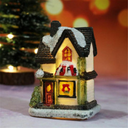 Dřevěná vánoční mikro krajina Miniaturní dekorace Multicolor House LED Light Up 8cm x 5.5cm 1 kus 8x5.5x4.5cm