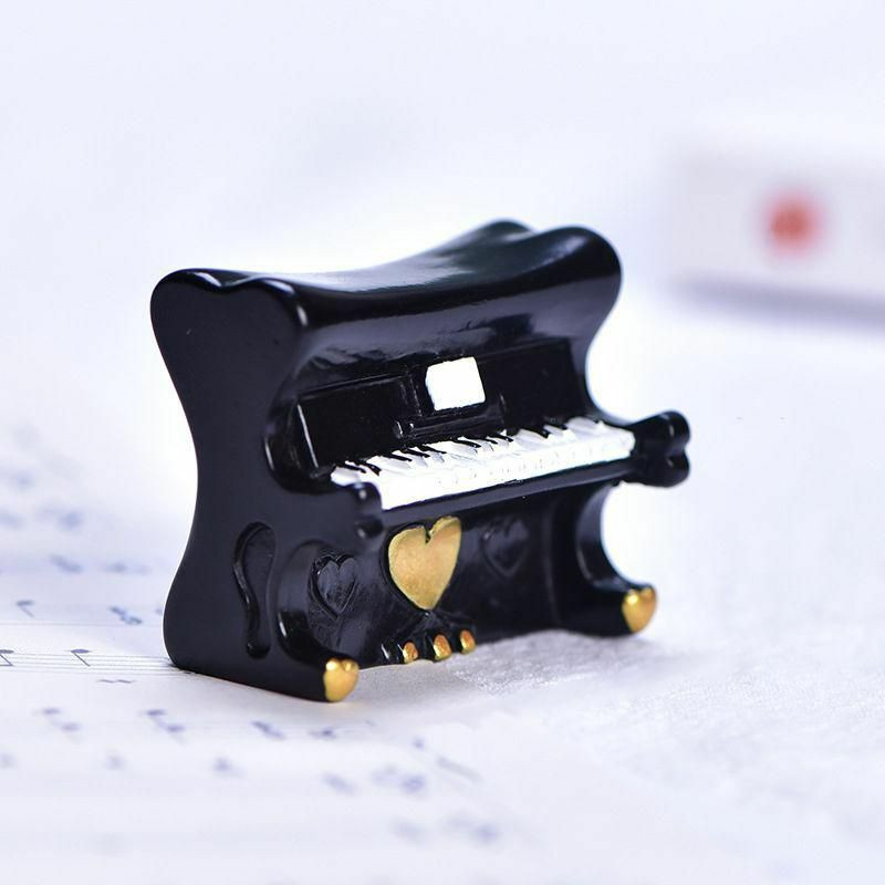 Černá - 12 Upright Piano Hudební nástroj Resin Micro Landscape Miniaturní dekorace 4x3cm 1 kus