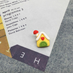 Plastový vánoční pin Brooches House Multicolor 2.5cm 1 kus