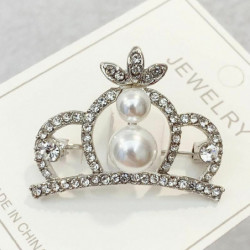 Pin Brože Crown stříbrný tón bílá imitace Pearl Clear drahokamu 40mm x 31mm 1 kus