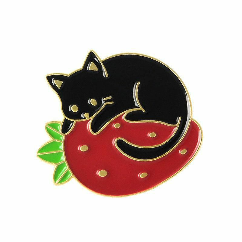 Pin Brože Strawberry Fruit Cat Black & Red smalt 3cm x 2.8 cm 1 kus