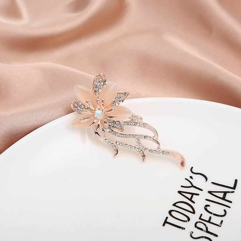 Pin Brože Flower Rose Gold Clear Drahokamu 1 Kus