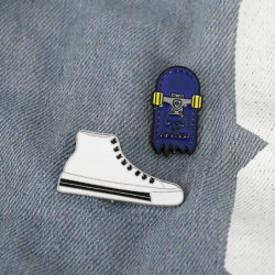 Pin Brože Skateboard tmavě modrý smalt 30mm x 17mm 1 kus