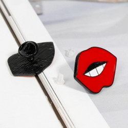 Tie Tac klopě Pin Brože Lip Red smalt 33mm (1 2/8") x 24mm (1"), 1 kus