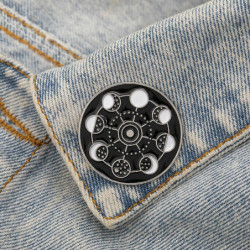 Galaxy Pin Brooches Moon Phases Černá a bílá Enamel 22mm Dia., 1 kus