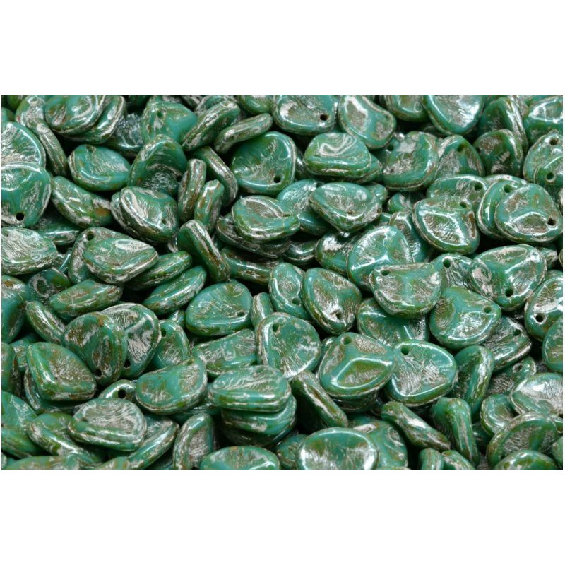 50 ks Picasso Green Turquoise Petal české skleněné vločky 8mm x 7mm