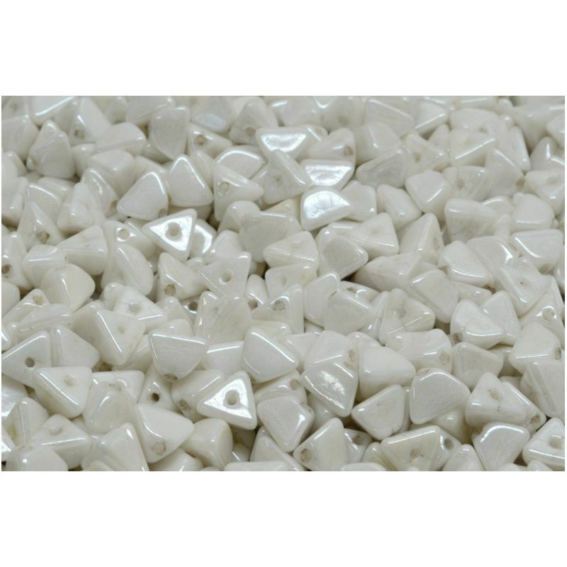 50 ks Bílé Alabaster Opal Luster Tříúhelník české skleněné plechovky 4mm x 7mm